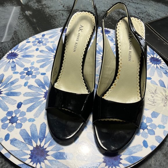 like new size 8 anne klein heels with matching bag - Picture 1 of 6